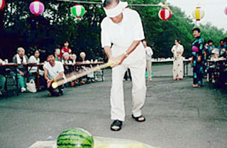 写真：野外会食